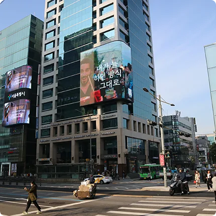 IHG Hotels & Resorts IHG